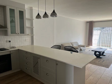 2 Bedroom Flat & Apartment