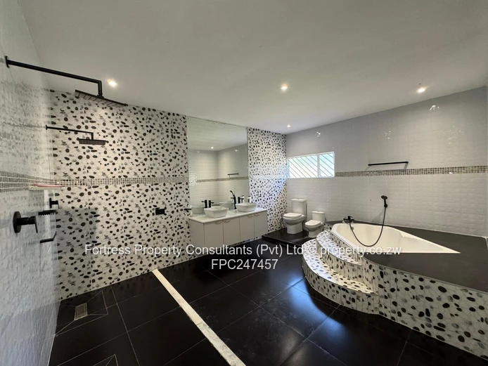 Glen Lorne 8-Bed House with Pool & Sunlit Lounge