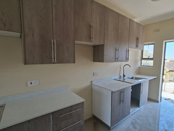 2 Bedroom Flat & Apartment