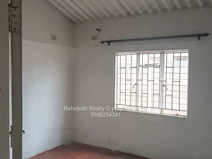 Accessible 2-Bed House in Budiriro – Water Tank & Walled