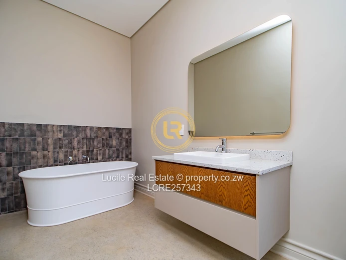 Luxury Living In Helensvale | Fully Furnished Home