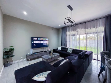 3 Bedroom Flat & Apartment