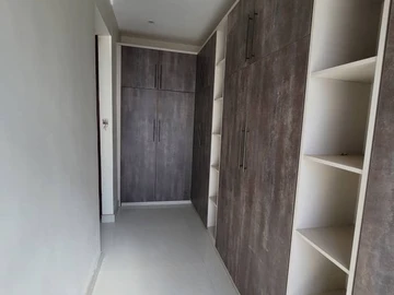 3 Bedroom Flat & Apartment