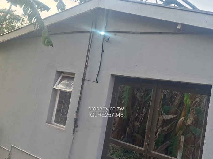 Spacious 5-Bed Home in Marlborough – Large Garden & Borehole