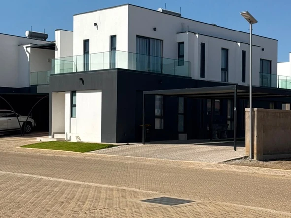 4 Bedroom Flat & Apartment