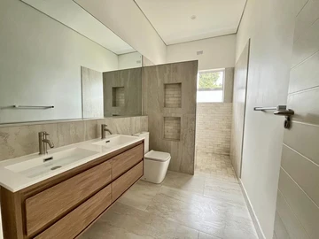 3 Bedroom Flat & Apartment