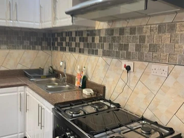 2 Bedroom Flat & Apartment