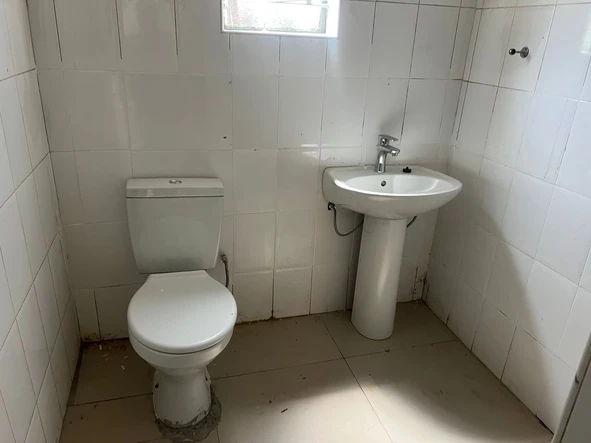 2 Bedroom Flat & Apartment