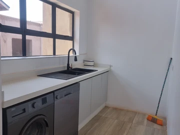 3 Bedroom Flat & Apartment