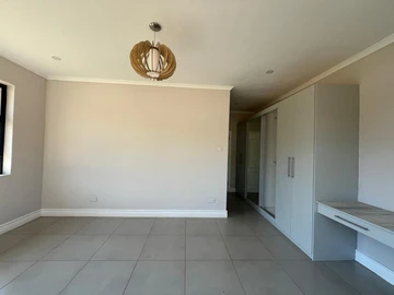 4 Bedroom Flat & Apartment