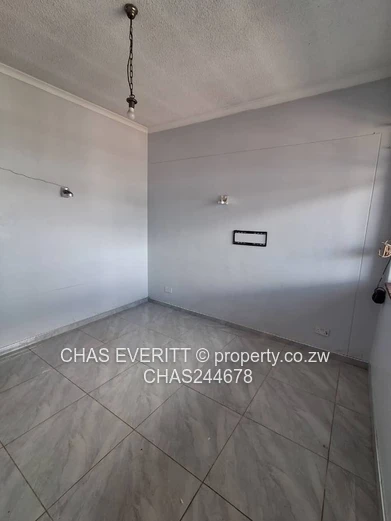 2 Bed Flat  To Let in Eastlea