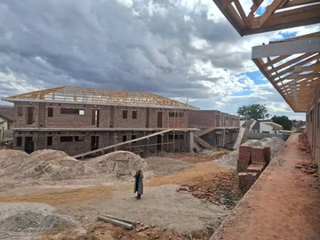 2 Bedroom Flat & Apartment