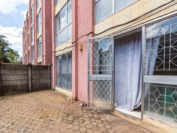 2 Bedroom Flat & Apartment