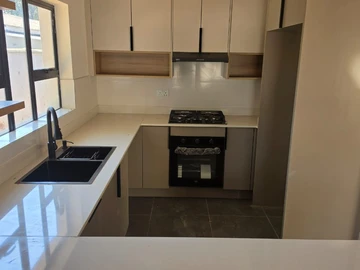 3 Bedroom Flat & Apartment