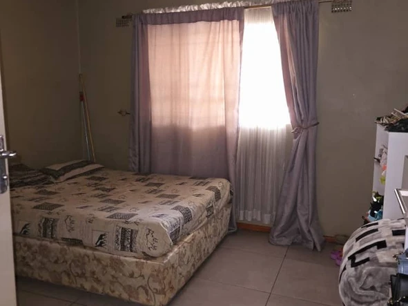 2 Bedroom Flat & Apartment