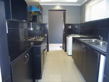2 Bedroom Flat & Apartment
