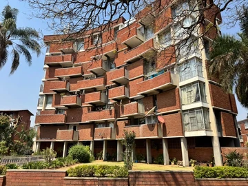 2 Bedroom Flat & Apartment