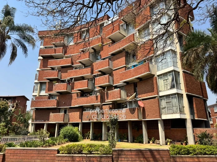 Curved Red-Brick 2-Bed Flat with Balcony, Avenues