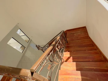 4 Bedroom Flat & Apartment