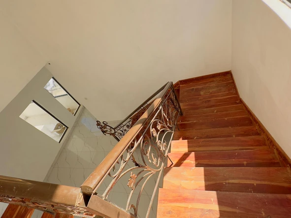 4 Bedroom Flat & Apartment