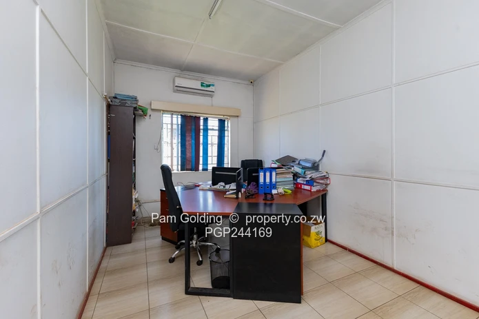 Versatile Industrial Property on 4946sqm