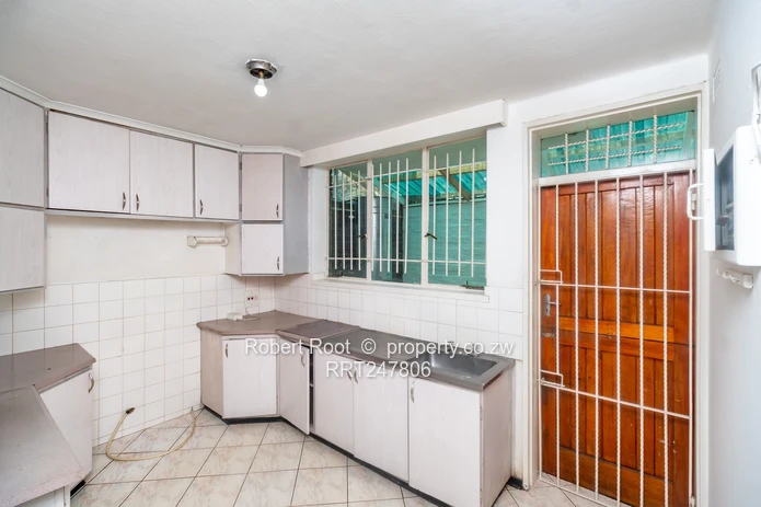 3 bed flat in Avenues