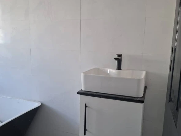 4 Bedroom Flat & Apartment