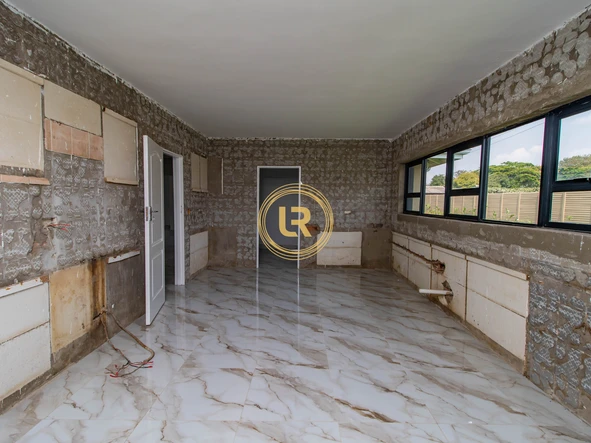 6 Bedroom House