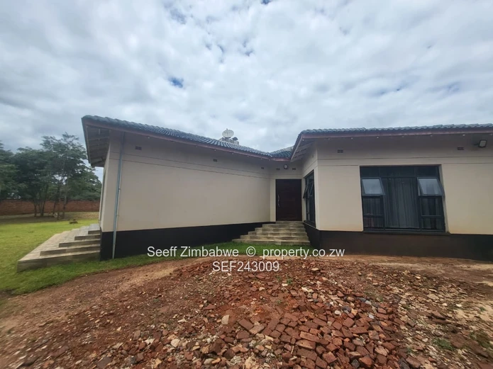 Mandara 5-Bed on 4869m² — Granite Island Kitchen & Borehole