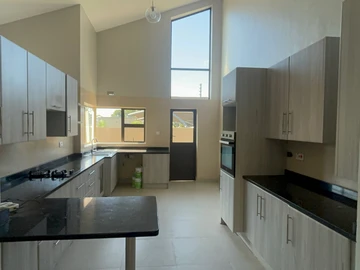 3 Bedroom Flat & Apartment