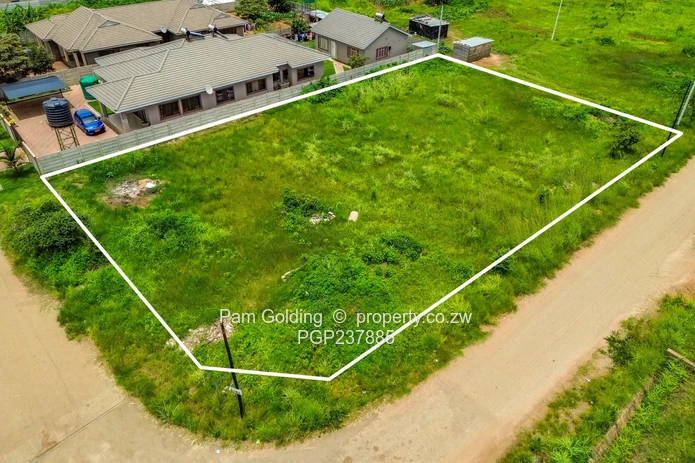 1500 Square Meter Stand For Sale in Haydon