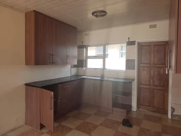2 Bedroom Flat & Apartment