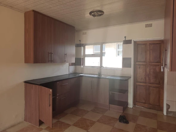 2 Bedroom Flat & Apartment