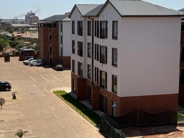 2 Bedroom Flat & Apartment