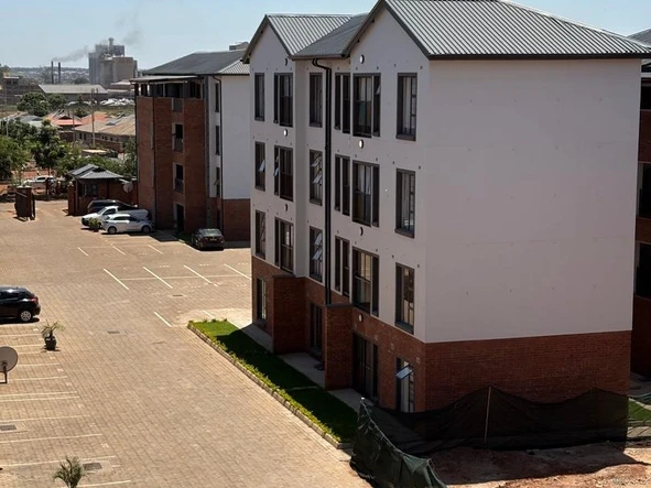 2 Bedroom Flat & Apartment