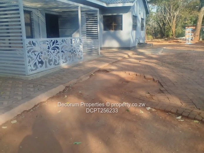 Chisipite 4-Bed Home - Borehole, Paved Courtyard & Veranda (Sole Mandate)