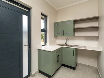 2 Bedroom Flat & Apartment