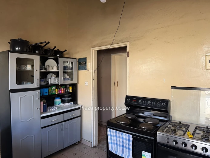 Zengeza, Chitungwiza: 3-Bed Brick Home — Walled & Carport (Sole Mandate)