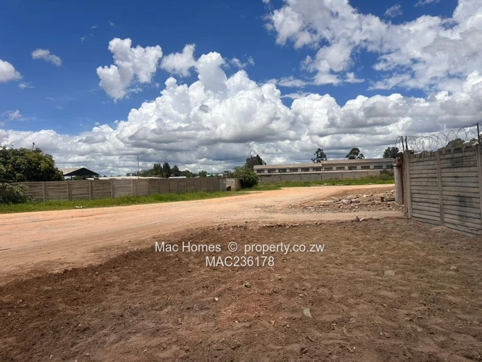 Commercial land for sale in Windsor Park, Ruwa