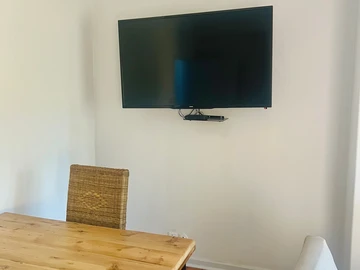 2 Bedroom Flat & Apartment