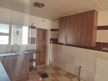 2 Bedroom Flat & Apartment