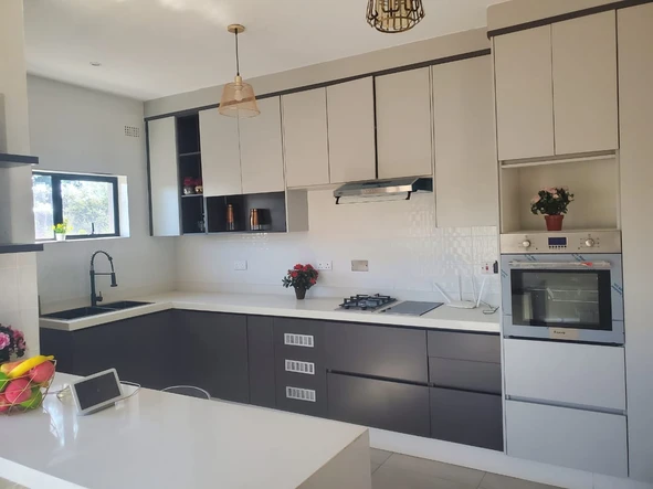 4 Bedroom Flat & Apartment
