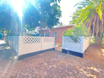 Charming Furnished Garden Flat in Avenues, Harare CBD - 2 Beds!