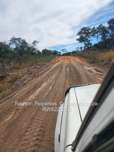1121ha Karoi Lakeside Farm — Dam, Woodland & Tracks