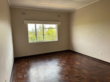 2 Bedroom Flat & Apartment