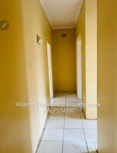 Spacious 2-Bed Walled Home in Mahatshula with Fitted Kitchen (Sole Mandate)