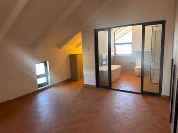4 Bedroom Flat & Apartment
