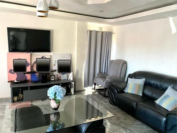 6 Bedroom House