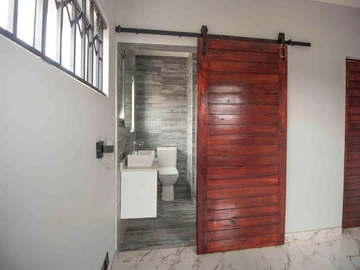 3 Bedroom Flat & Apartment