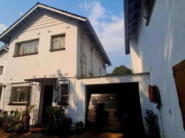 2 Bedroom Flat & Apartment